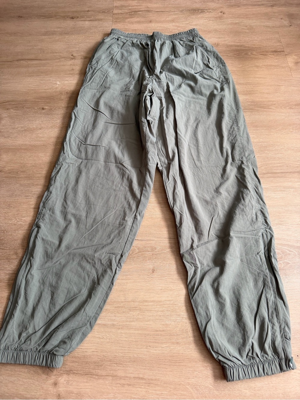 Vintage 90s Lined Nylon Green Windbreaker Pants SZ M